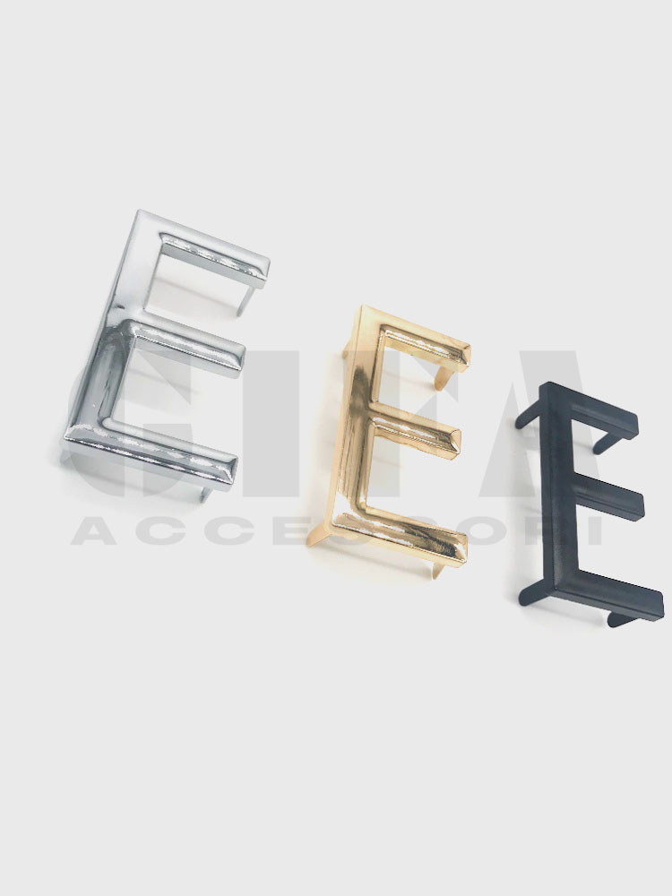 Applicazione con alette lettera E
